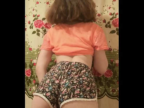 ❤️ سيڪسي نوجوان بيبي پنهنجي شارٽس کي ڪئميرا تي هٽائيندي ❤ سپر فحش