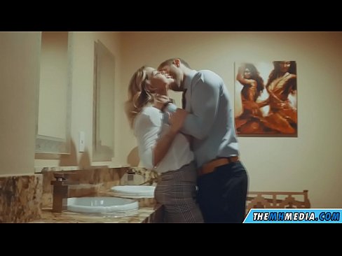 ❤️ جڏهن هڪ busty سنهري اوھان کي هڪ عوامي آرام روم ۾ seduces ❤ سپر فحش